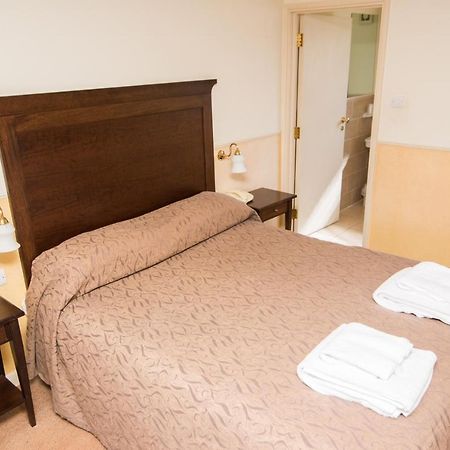 The Bell Hotel Clare Extérieur photo