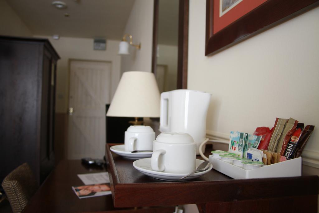 The Bell Hotel Clare Chambre photo